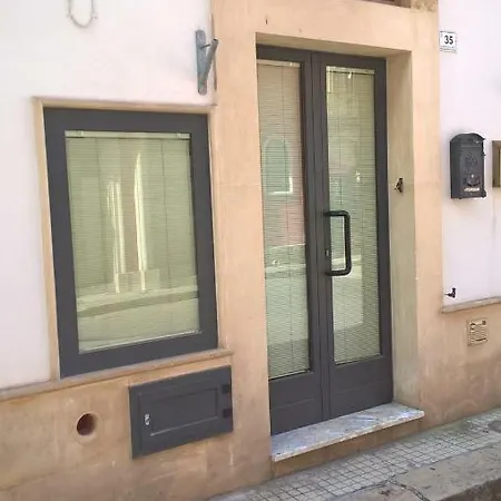 La Piazza Casa de hóspedes Aradeo